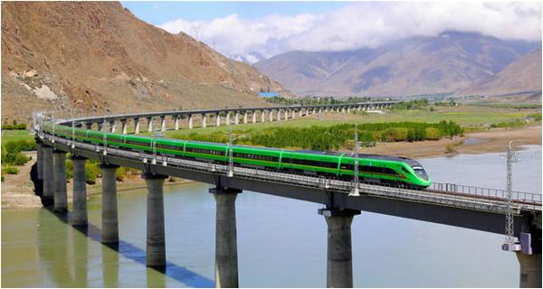 最美天路通車，鋼軌托起“復(fù)興號(hào)”開(kāi)上了世界屋脊！